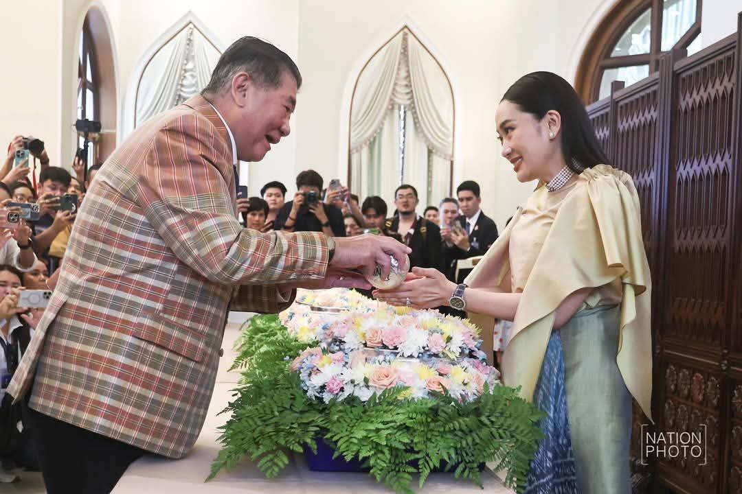 skongki2000's tweet photo. คนแก่รดน้ำดำหัวเด็กประเพณีเหี้ยอะไรวะ

🤢🤮 https://t.co/eMzr35keUK