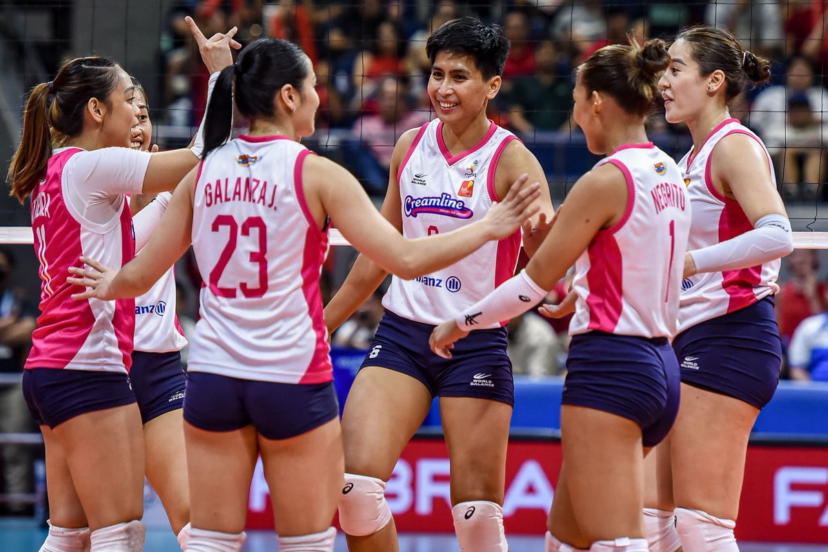 volleytrails's tweet photo. DEFENDING CHAMPS ARE NOT DONE YET! 😤💪

The Creamline Cool Smashers stay alive and force a do-or-die Game 3 after a gritty comeback win over the Petro Gazz Angels in Game 2: 25-15, 16-25, 25-21, 15-25, 15-9.

It’s all or nothing in Game 3! Who takes the crown? 🇵🇭 #PVL2025 #volleyball

📸 @pvlph