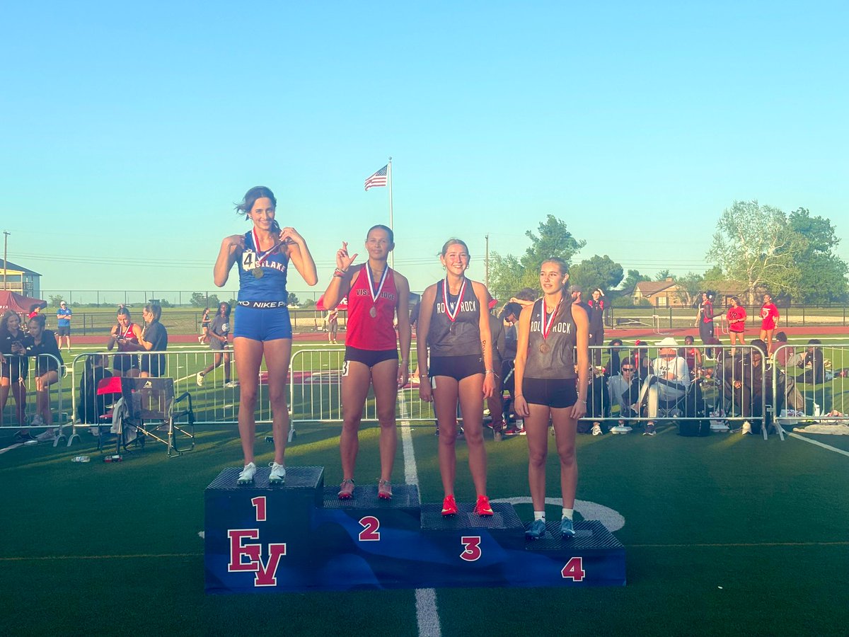 Congrats to Kayla Scott on finishing 2nd in the 300m Hurdles and moving on to the 6A-Region IV Championships.
