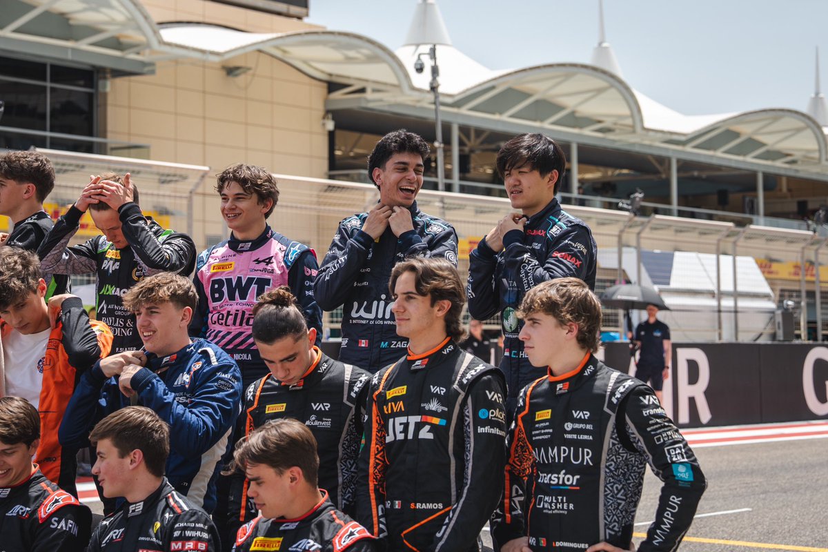 damsracing's tweet photo. Official 2025 class photo done for our F3 drivers! ๐
A great-looking starting grid! What do you think? ๐
#f3 #DAMSLucasOil #drivers #racing #classpicture #bahrain https://t.co/aE198gKF2v