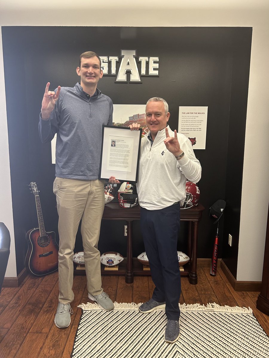 Congrats to ⁦<a href="/TuckerDShannon/">Tucker Shannon</a>⁩ as our most recent (and tallest) Pride of the Pack honoree. Tucker joined us as a GA last year and has done just about everything around the athletics department to better the ⁦<a href="/AStateRedWolves/">Arkansas State Red Wolves Athletics</a>⁩. #WolvesUp Tucker!