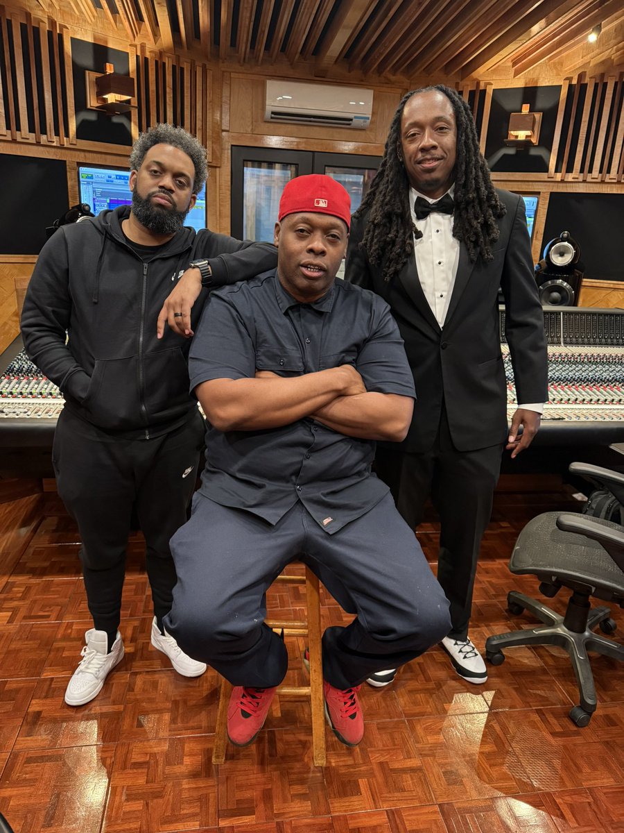 Criminal_Manne's tweet photo. I Bet You A 💯 Dollars You Cant Guess What The #StepBrothers #DonTrip & #StarLito Got Cooking Wit #CriminalManne 🤔🤷🏿♂️ I’ll Give You Hint 🎬 Microphone’s & Cameras Involved😂 🗣️ #TheyGoneLetMeInOneWayOrDaOther #imNotOneOfThem #MemphisBigDawg #JusGo2TubiTypeInCrim #ACrimFilm https://t.co/iIVvrCSElZ