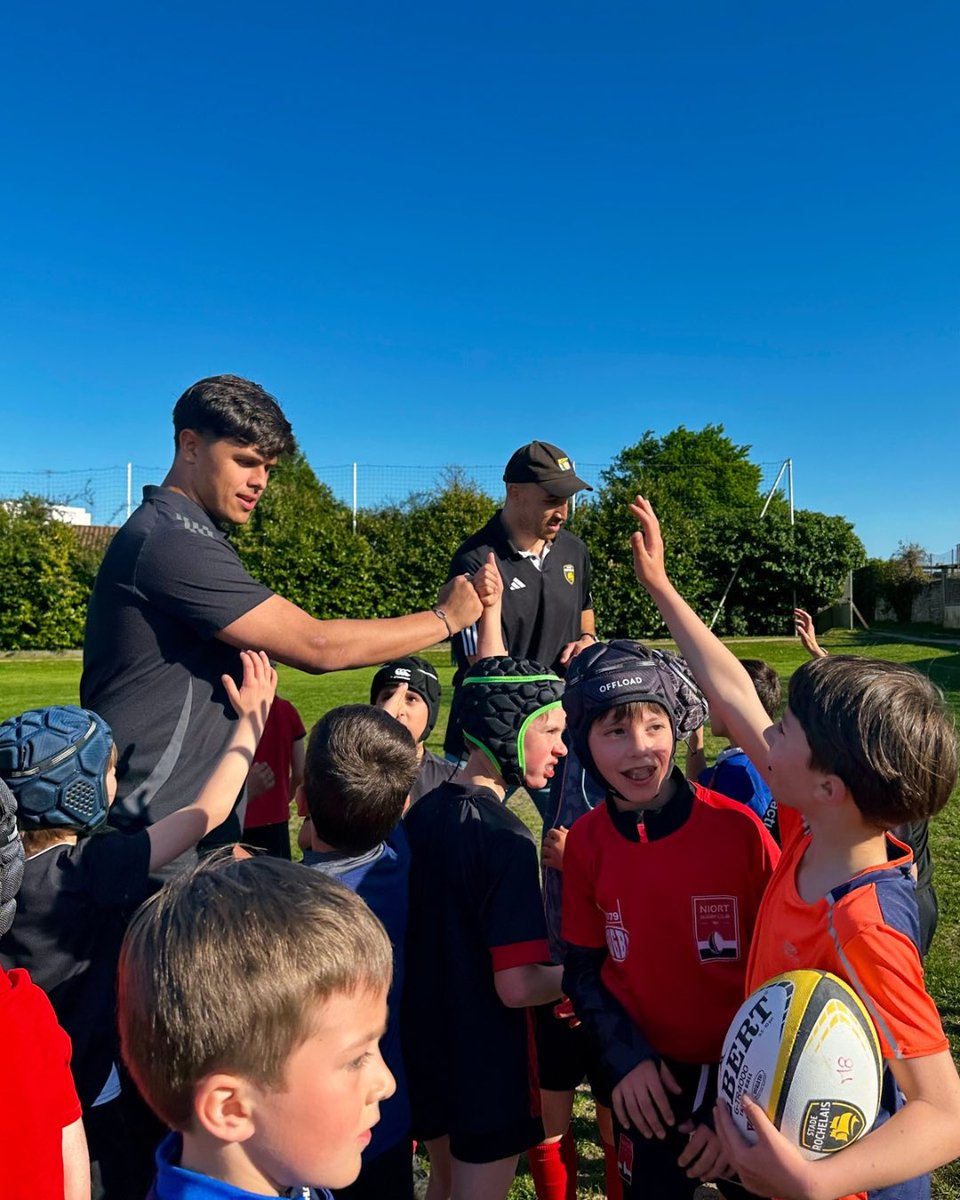 Niort Rugby Club (@niortrugbyclub) on Twitter photo ๐๐ถ๐๐๐ฟ๐ถ๐ฏ๐๐๐ถ๐ผ๐ป ๐ฑ๐ฒ ๐๐ฎ๐น๐น๐ผ๐ป๐ ๐
Hier le Stade Rochelais a offert 170 ballons ร nos jeunes joueurs, pour remercier le NRC dโavoir mis ร disposition plusieurs joueurs pour le tournoi ๐ฐ๐ ๐ฌ๐๐๐๐๐๐ ๐บ๐๐๐๐ ๐บ๐๐๐๐ ๐
Merci au <a href="/staderochelais/">Stade Rochelais</a> ๐๐ค ๐๐ถ๐๐๐ฟ๐ถ๐ฏ๐๐๐ถ๐ผ๐ป ๐ฑ๐ฒ ๐๐ฎ๐น๐น๐ผ๐ป๐ ๐
Hier le Stade Rochelais a offert 170 ballons ร nos jeunes joueurs, pour remercier le NRC dโavoir mis ร disposition plusieurs joueurs pour le tournoi ๐ฐ๐ ๐ฌ๐๐๐๐๐๐ ๐บ๐๐๐๐ ๐บ๐๐๐๐ ๐
Merci au <a href="/staderochelais/">Stade Rochelais</a> ๐๐ค