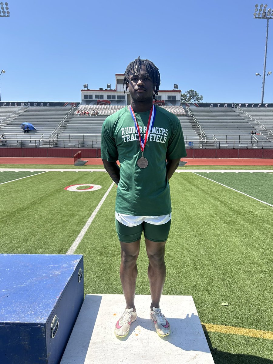 Jaquise Martin is headed to the Regional meet in the long jump with a 4th place finish ‼️

🎟️ 🥊 

GO GREEN🟢