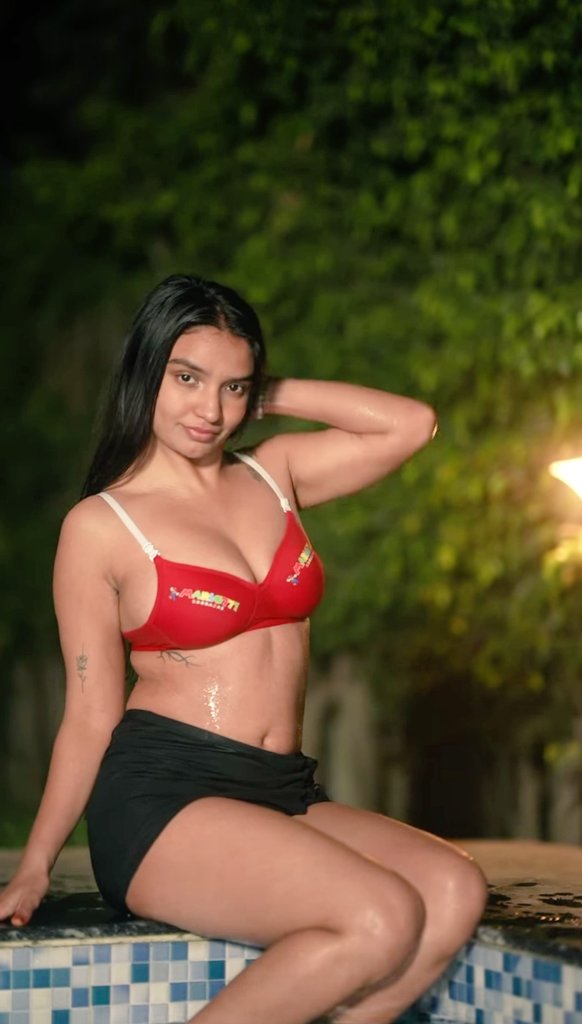 Haseena46299660's tweet image. #poolgirl