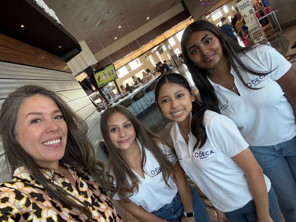 Shout out to Marian and <a href="/txdeca1/">Texas DECA District 1</a> on their way to the leadership summit. - Safe travels!