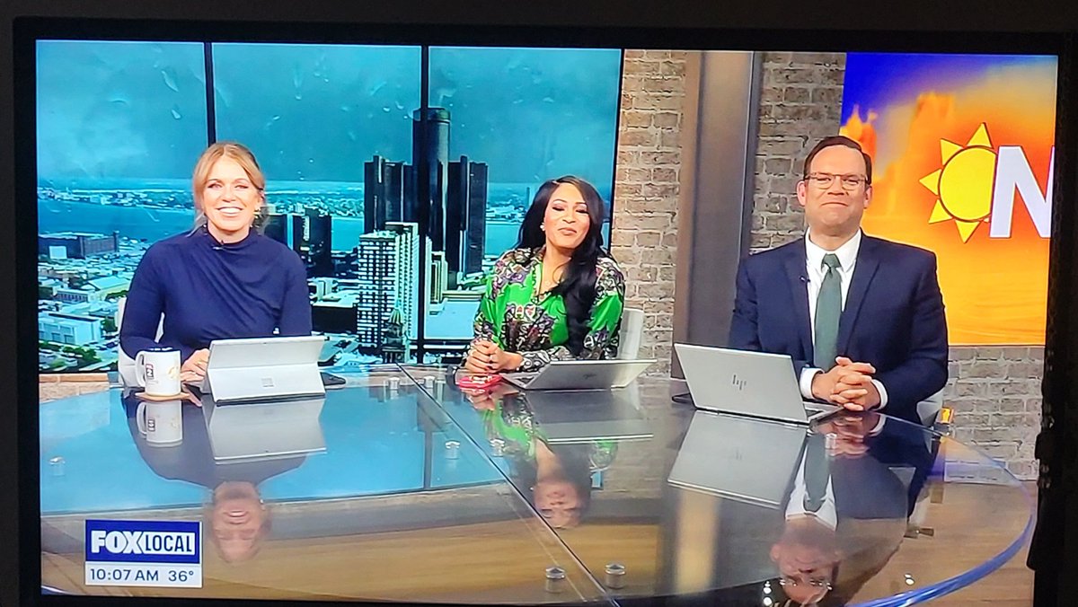 👏🏽 "You Ladies are correct," says @RyanEFox2 with perfection! Looks like he's learning <a href="/MaurielleTV/">Maurielle Lue</a> &amp; Deena 😉 😜 #TheNine