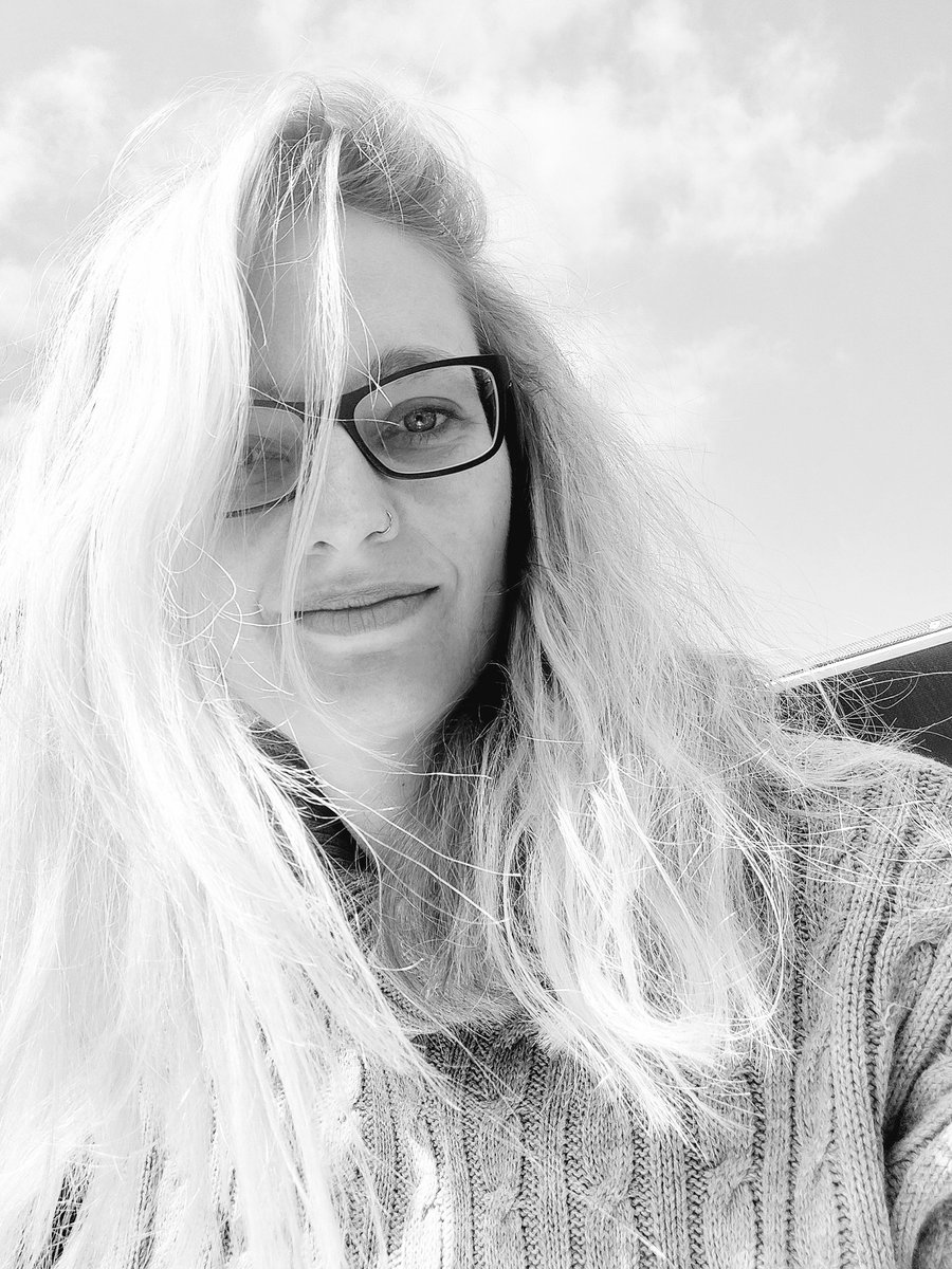 curie_julie's tweet photo. Sunshine Julie,☀️

...wünscht allen einen schönen #Vizefreitag 🩶

Sommersprossen incoming...
Habt alle einen schönen Nachmittag. 

~ You are enough ~ 

#wildhair 
#perfectimperfect
#unperfektperfekt https://t.co/Wyl8dPtEdQ