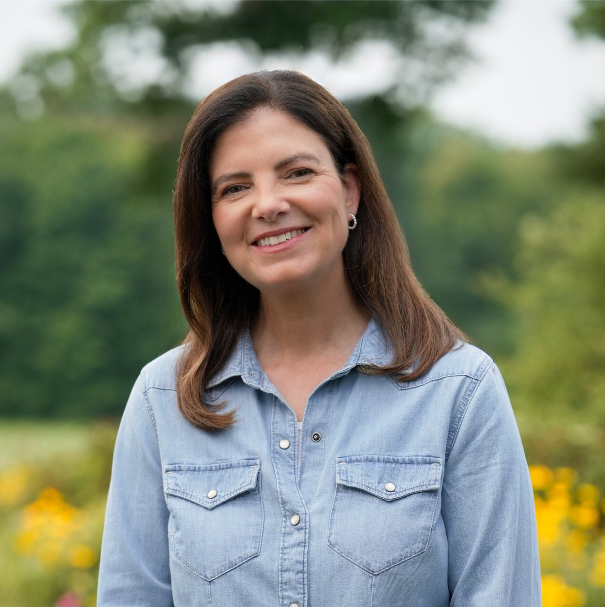 Nashua CC (@nashuacc) on Twitter photo We're honored to welcome New Hampshire Governor <a href="/KellyAyotte/">Governor Kelly Ayotte</a> as our commencement speaker! She will join us on May 16 to celebrate the amazing Class of 2025. š More details at: ow.ly/MLIw50VybMf #ChooseCommunity #NCC2025 We're honored to welcome New Hampshire Governor <a href="/KellyAyotte/">Governor Kelly Ayotte</a> as our commencement speaker! She will join us on May 16 to celebrate the amazing Class of 2025. š More details at: ow.ly/MLIw50VybMf #ChooseCommunity #NCC2025