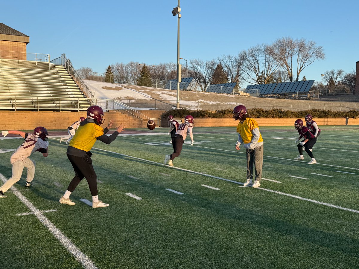 Minnesota Morris Football tweet media