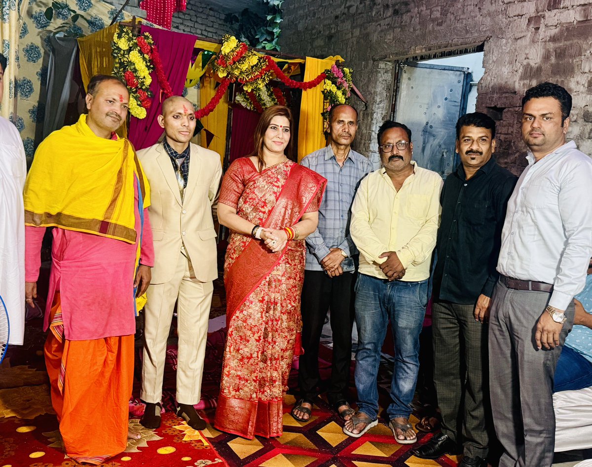 RubyPhogatYadav's tweet photo. #दक्षिणदिल्ली #लोकसभा के गॉंव किशनगढ़ एवं महरौली में क्षेत्रवासियों द्वारा आयोजित सामाजिक व पारिवारिक कार्यक्रमों में सम्मिलित होकर शुभकामनाएँ प्रेषित की।
#RubyPhogatYadav
#रूबी_फोगाट_यादव
#ExCandidate #SouthDelhiLokSabha
#पूर्व_प्रत्याशी #दक्षिणदिल्ली #लोकसभा #RubyYadav https://t.co/3Y6pxLXU0G