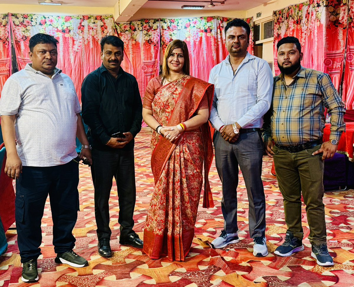 RubyPhogatYadav's tweet photo. #दक्षिणदिल्ली #लोकसभा के गॉंव किशनगढ़ एवं महरौली में क्षेत्रवासियों द्वारा आयोजित सामाजिक व पारिवारिक कार्यक्रमों में सम्मिलित होकर शुभकामनाएँ प्रेषित की।
#RubyPhogatYadav
#रूबी_फोगाट_यादव
#ExCandidate #SouthDelhiLokSabha
#पूर्व_प्रत्याशी #दक्षिणदिल्ली #लोकसभा #RubyYadav https://t.co/3Y6pxLXU0G