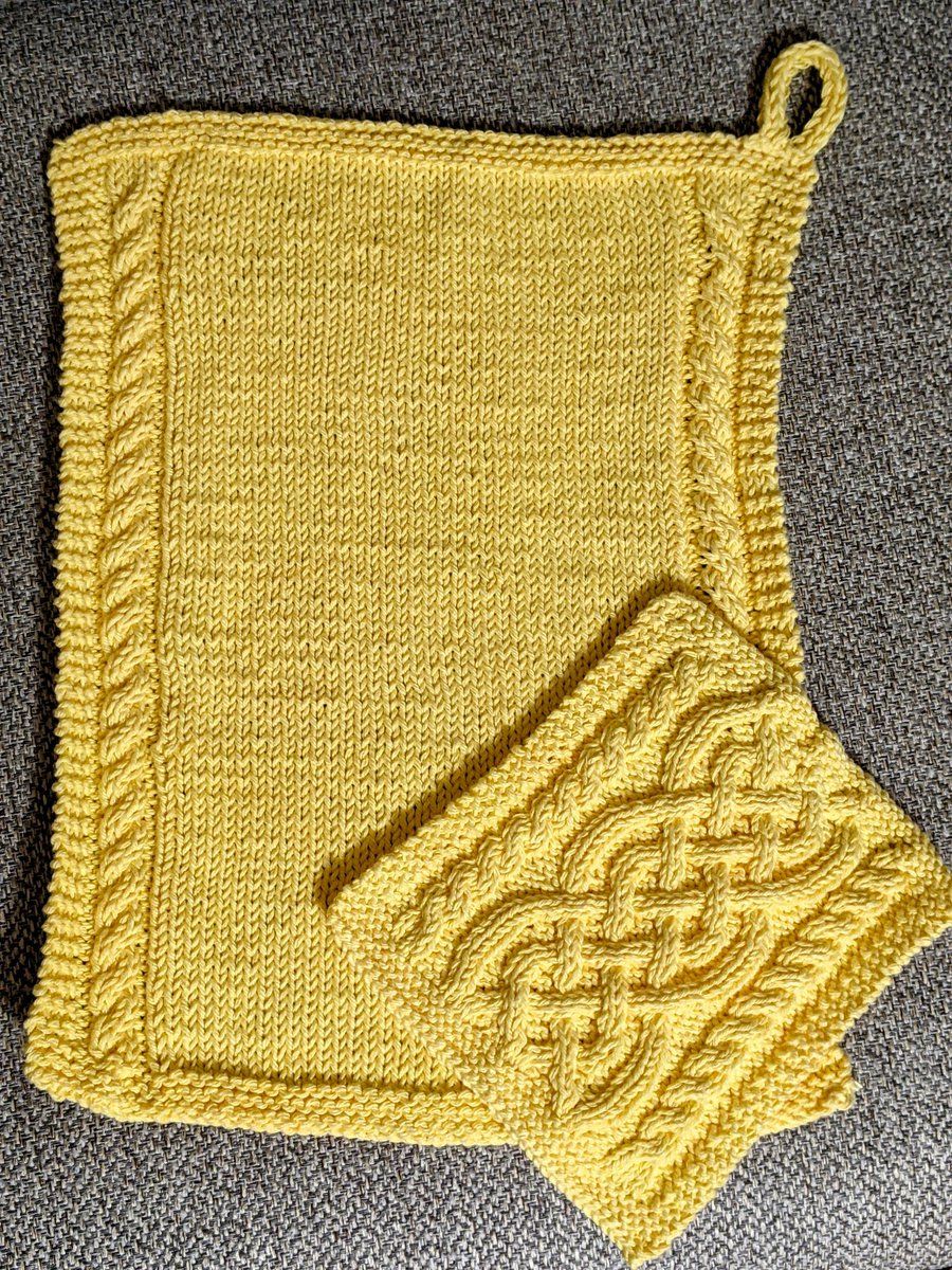 TopherRuggles's tweet image. Great kitchen gift! $40 through Sunday. Made to order in many colors and styles.