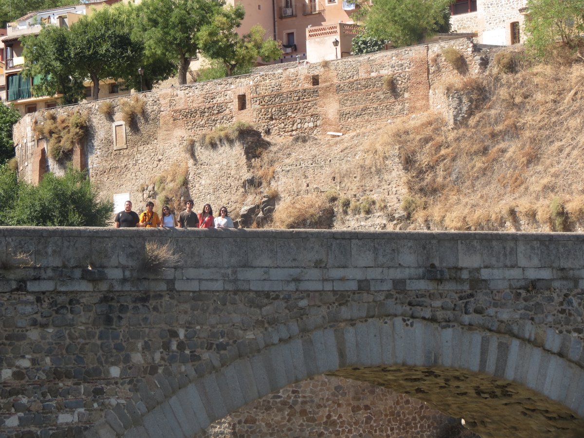24 estudiantes de #ArquitecturaUCAB recorrieron 5⃣ ciudades de España para conocer, de cerca, obras emblemáticas de la arquitectura clásica, moderna y contemporánea de ese país, en el marco de un programa piloto de aprendizaje vivencial de la Escuela.

➡️goo.su/E6ZrM
