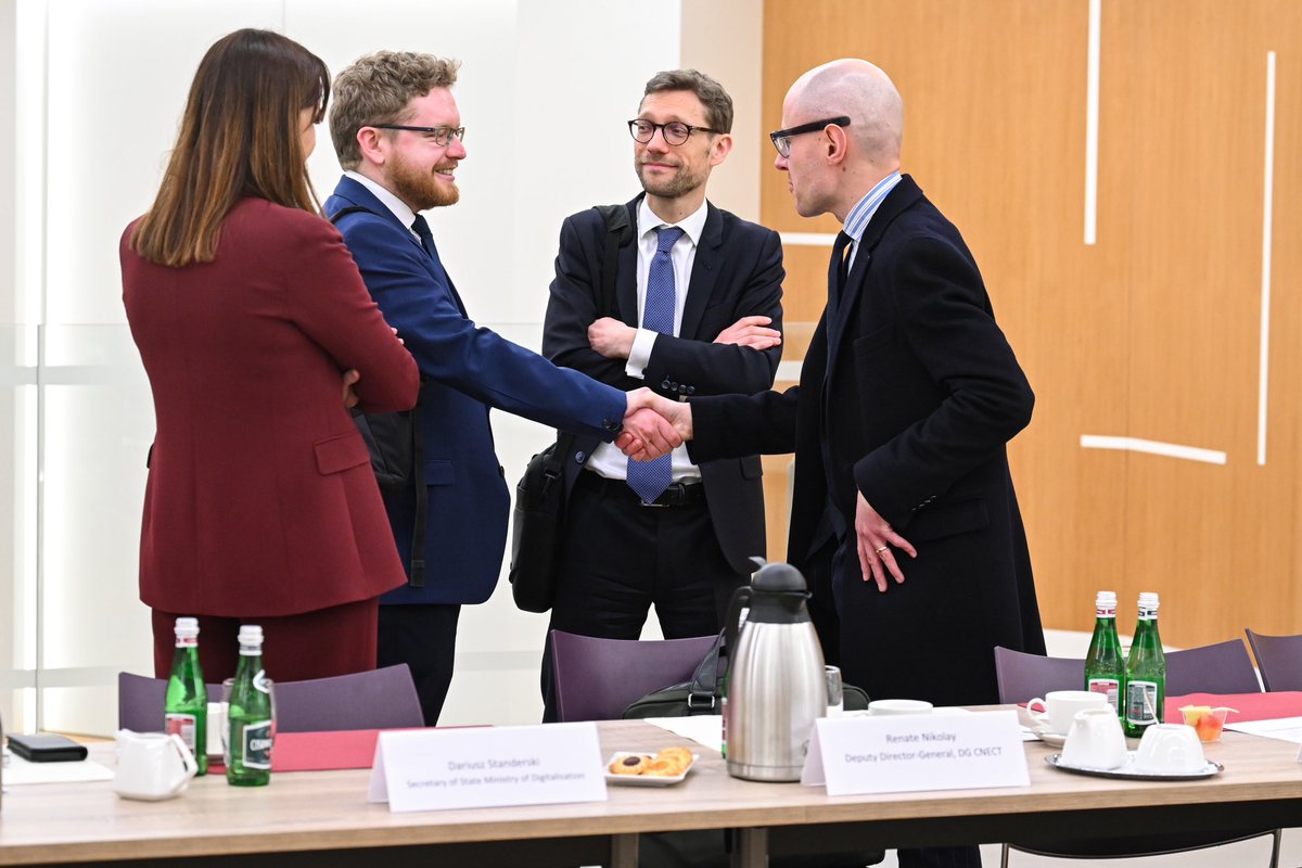 PLintheEU's tweet image. Today 🇵🇱 hosted a high-level roundtable on #simplification at the 🇪🇺 Permanent Representation of Poland.

Minister @DStanderski and DG CNECT’s @RenateNikolay opened the meeting.

💬 Aim: discuss streamlining regulation and reporting obligations to boost EU’s #competitiveness.