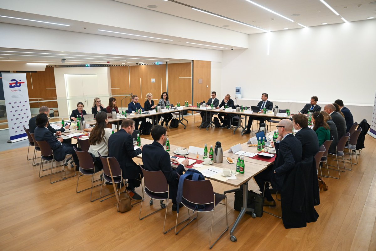 PLintheEU's tweet image. Today 🇵🇱 hosted a high-level roundtable on #simplification at the 🇪🇺 Permanent Representation of Poland.

Minister @DStanderski and DG CNECT’s @RenateNikolay opened the meeting.

💬 Aim: discuss streamlining regulation and reporting obligations to boost EU’s #competitiveness.