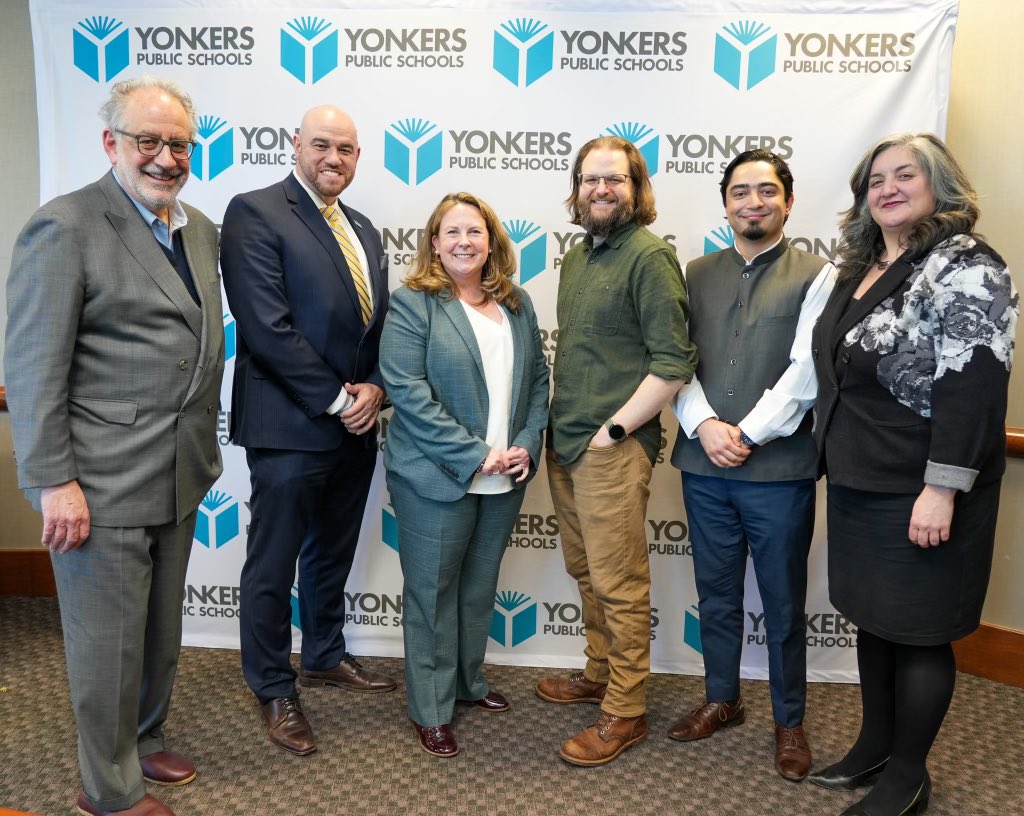 The first cohort completed its five session training on best practices for using Artificial Intelligence (AI). The AI Micro Credentialing Course provided tools to support teachers in effectively developing exams and lessons. School building leaders learned how to craft prompts,