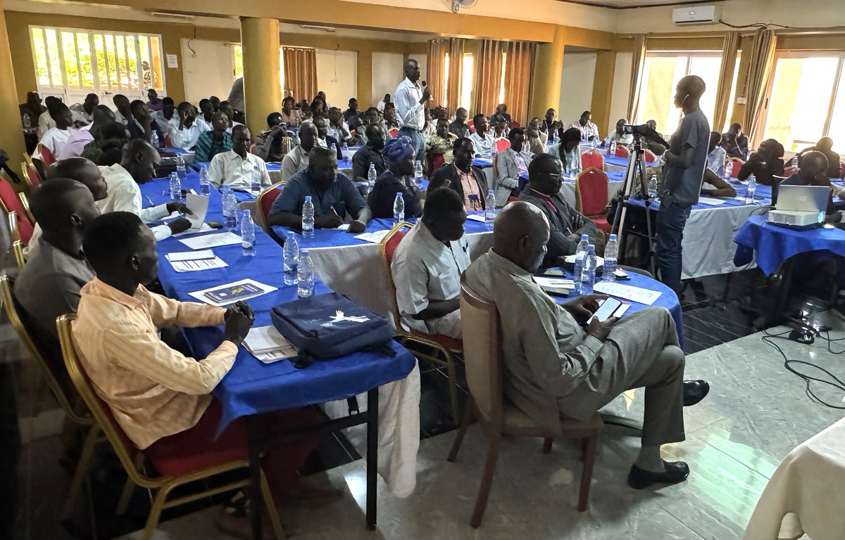 UNISFA_1's tweet image. #Peacebegins when the youth lead efforts to end conflict.

#Ngok and #Twic Dinka youth leaders from Warrap State in #SouthSudan  and #Abyei are meeting in #Wau South Sudan, for first-ever Peace Dialogue. 

This is a  major step toward reconciliation and peaceful co-existence