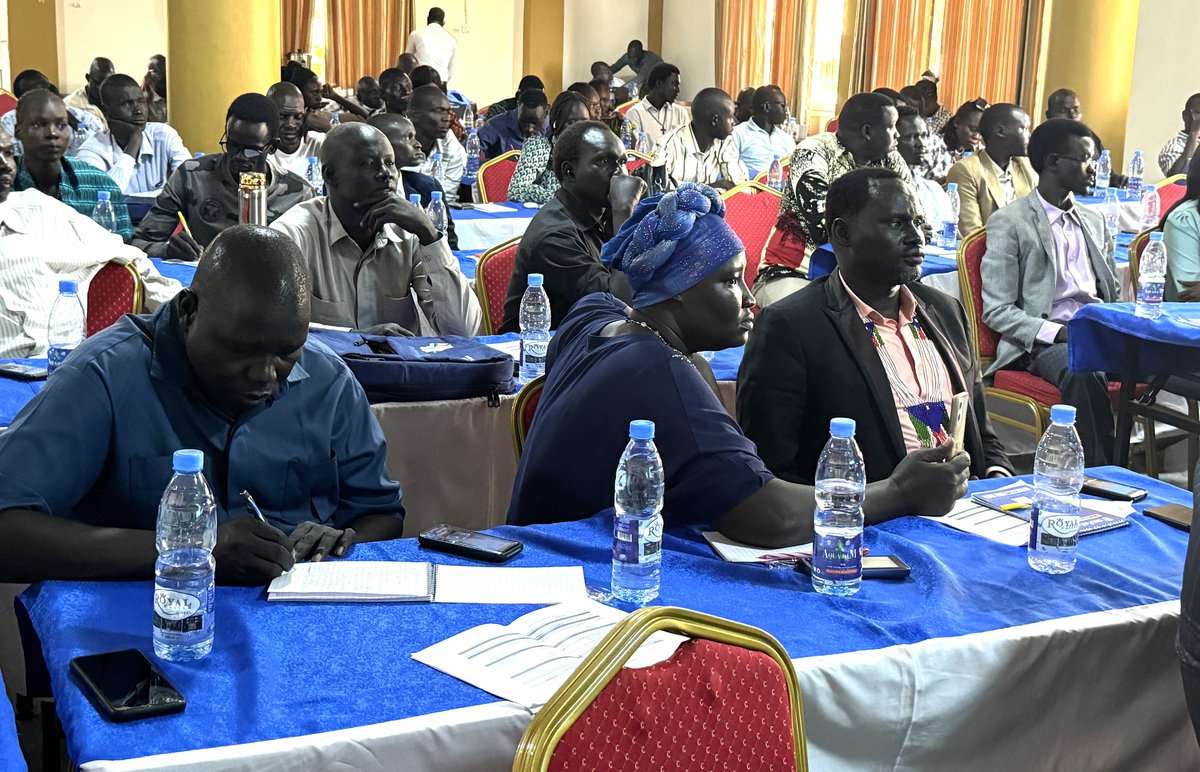 UNISFA_1's tweet image. #Peacebegins when the youth lead efforts to end conflict.

#Ngok and #Twic Dinka youth leaders from Warrap State in #SouthSudan  and #Abyei are meeting in #Wau South Sudan, for first-ever Peace Dialogue. 

This is a  major step toward reconciliation and peaceful co-existence