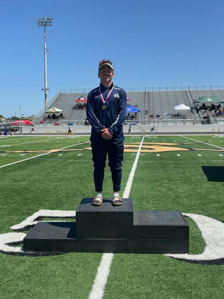 <a href="/HondoTrack_/">Hondo Track and Field</a> 
CONGRATULATIONS to our Regional Qualifiers and new Hondo High School Pole Vault RECORD HOLDER!!!!

Mason Barr cleared 14’ 7” and has now earned his place on our Hondo Track Record Board!! 👏🏼 

Track Regional Qualifiers 

Pole Vault 
Mason Barr
Twister Kluth