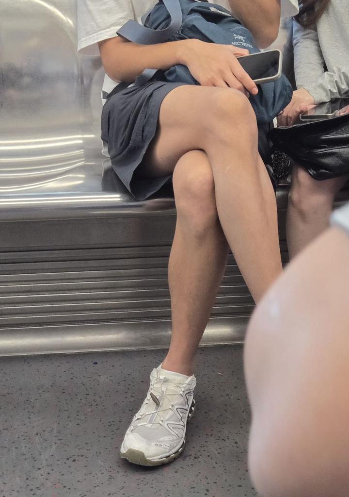 男人到左一個年紀就鐘意睇腳