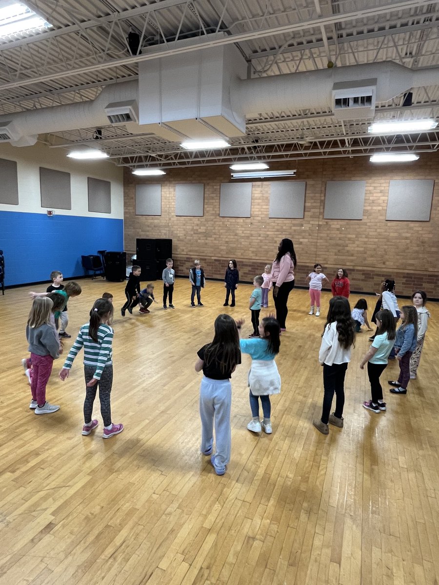 BGCBooneCounty's tweet image. Zip Zap! Shared painting. Alligator chomp, and more at BGC after school. #INkids #Zionsville