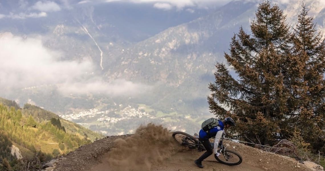 AMPLIFIGear's tweet photo. Weekend just around the corner 😁

#amplifi #builttoride #emtb #hoshiyoshidaphoto @srsuntour_inc https://t.co/cWAAAJNSzW