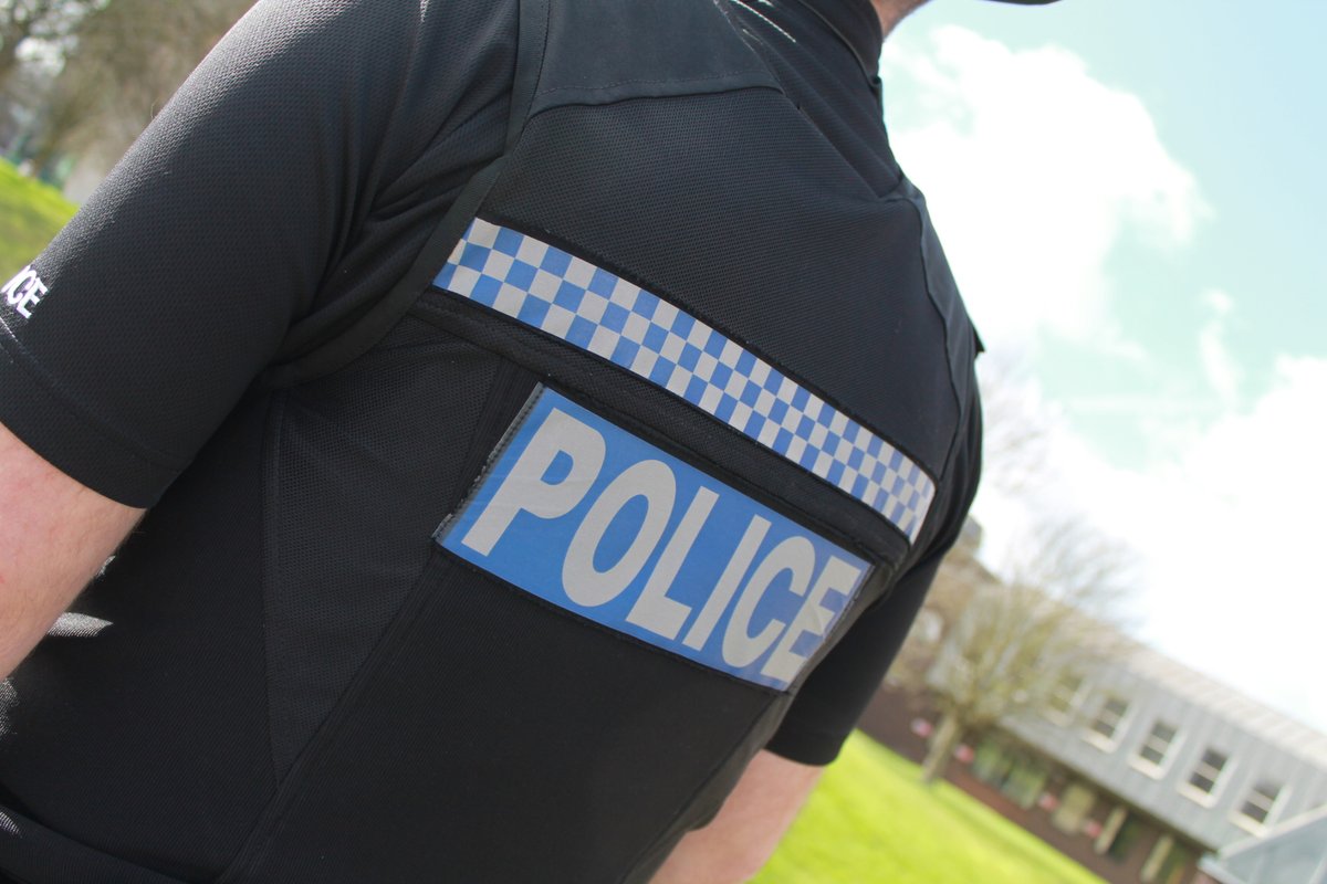 Police Officers spend 800,000 hours a year waiting with mental health patients ‘losing valuable policing time’ thesun.co.uk/news/34129550/…
