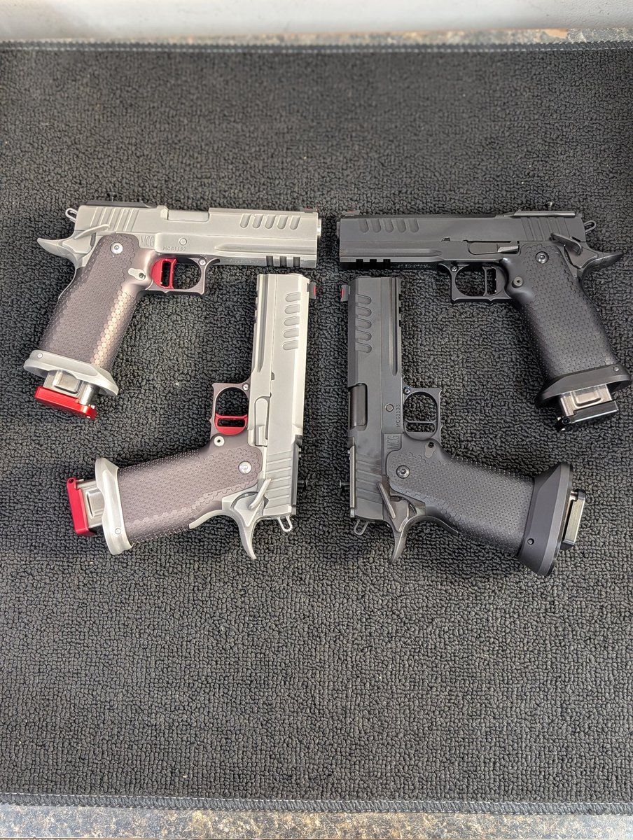 McLearn2011's tweet photo. Business is busy! We've been building a lot of varieties lately. Here are a couple pictures of recent builds. 

Using @ESgrips for the polymer carry guns and Cheely for competition guns. Both grips are the best quality in our opinion for 2011's and we highly recommend using them https://t.co/kI0cmYwlkM