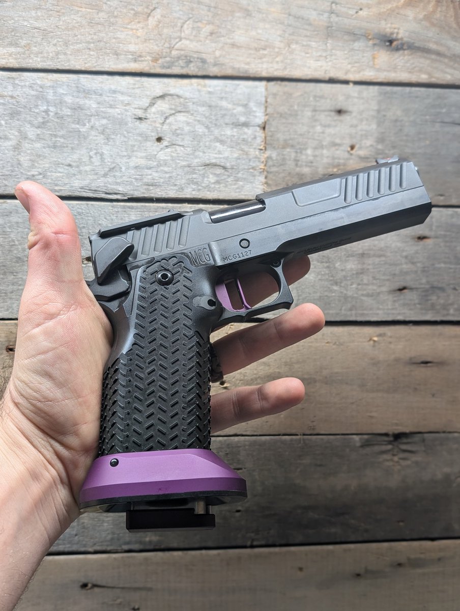 McLearn2011's tweet photo. Business is busy! We've been building a lot of varieties lately. Here are a couple pictures of recent builds. 

Using @ESgrips for the polymer carry guns and Cheely for competition guns. Both grips are the best quality in our opinion for 2011's and we highly recommend using them https://t.co/kI0cmYwlkM
