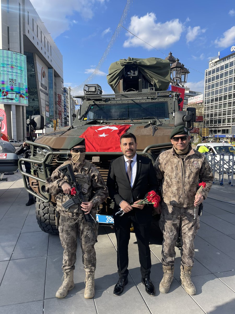 osmkya06's tweet photo. Ülkemizin içinde bulunduğu en zor zamanlarda canla başla çalışan Kahraman Polislerimizin 10 Nisan Polis Haftasını kutladık.

Rabbim ayaklarına taş değdirmesin. 
Görevlerinde kolaylıklar diliyorum. @EmniyetGM @TC_icisleri @kamubirligikonf https://t.co/sahc9ToGK2