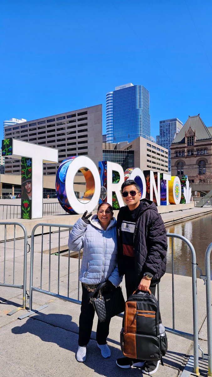 techy_aman's tweet photo. Feels like a dream 💭✨ After 585 days ❤️

#MakingMemories  #Family #Toronto #Technicalmasterminds #Amanlalani https://t.co/1YxpBOvVYR