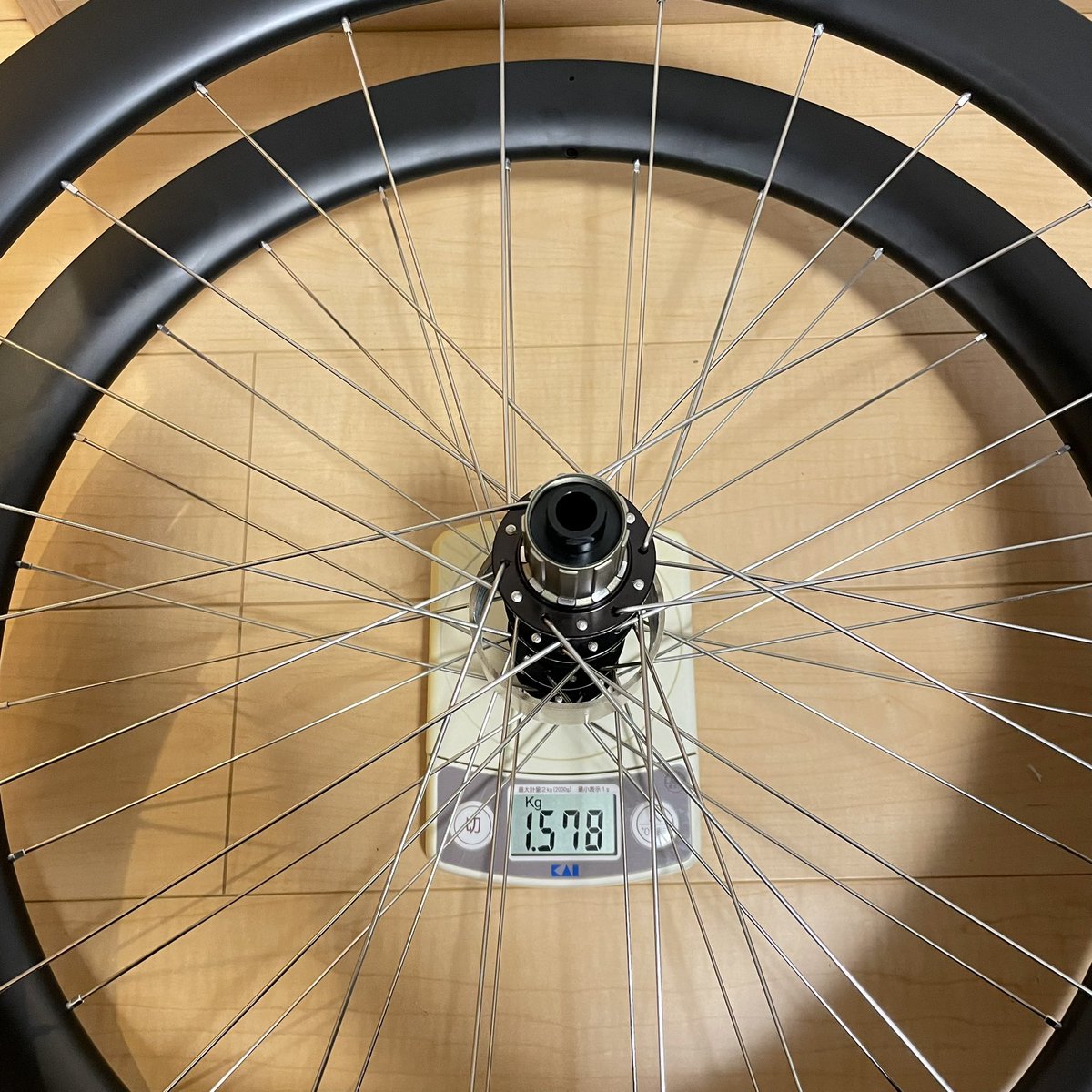 NTR_wheel's tweet photo. 50mmハイトカーボンホイール、中級グレードで。
とご依頼いただいた1ペア完成しました。

リム:Carbonal
ハブ:Novatec
ニップル、スポーク:DT SWISS

安全を念頭に置いて、しっかりとしたホイールに仕上げております。

#NTRwheel
#wheelbuild
#手組みホイール
#ロードバイク 
#roadbike https://t.co/StA34GTaRs