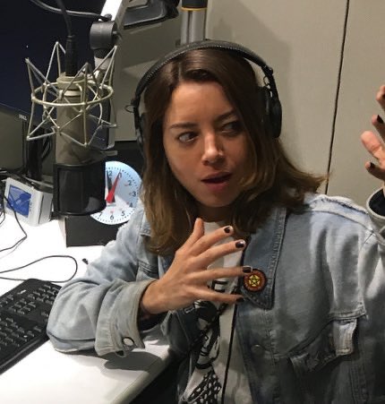 plazamedias's tweet image. aubrey on podcasts 🫶🏼
