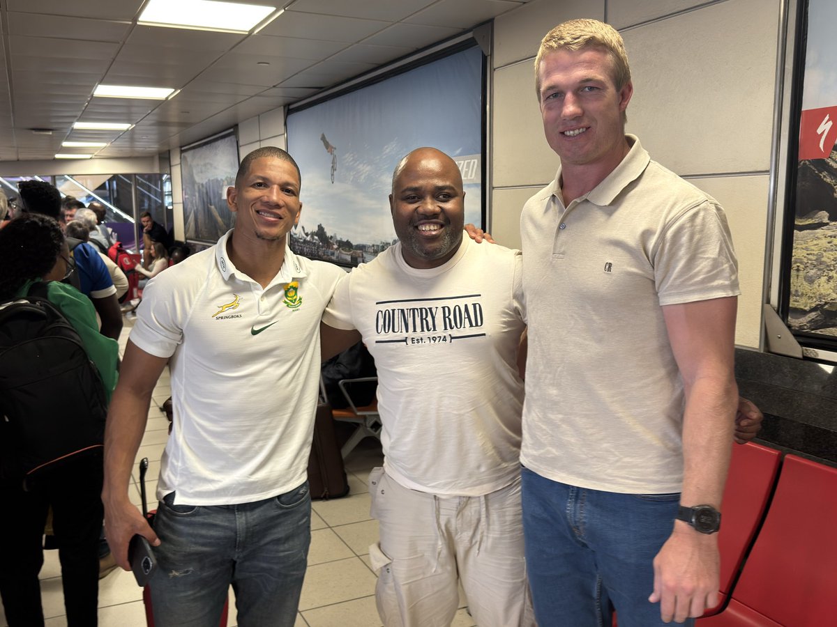mtura712's tweet photo. Cool okes in person!! Glad to have attended @VWGAnews @VolkswagenSA #VWGolf2025 #GolfPressLaunch #TheIconIsBack, bumping into these chaps was pretty 🆒!! https://t.co/DqpFJWCevz
