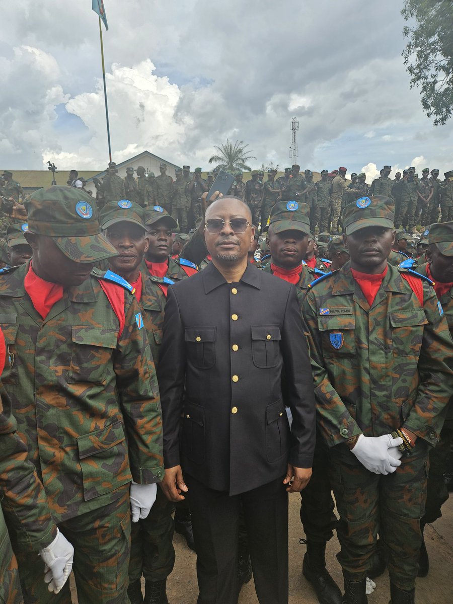 KandaPierre2's tweet photo. Académie Militaire de Kananga . École de formation des officiers EFO. Prestation de serment des officiers qui viennent de terminer leur formation, devant les parlementaires. Début de la résilience des FARDC avec cette nouvelle génération, mieux formée, disciplinée. https://t.co/DKw2q8ZAjQ