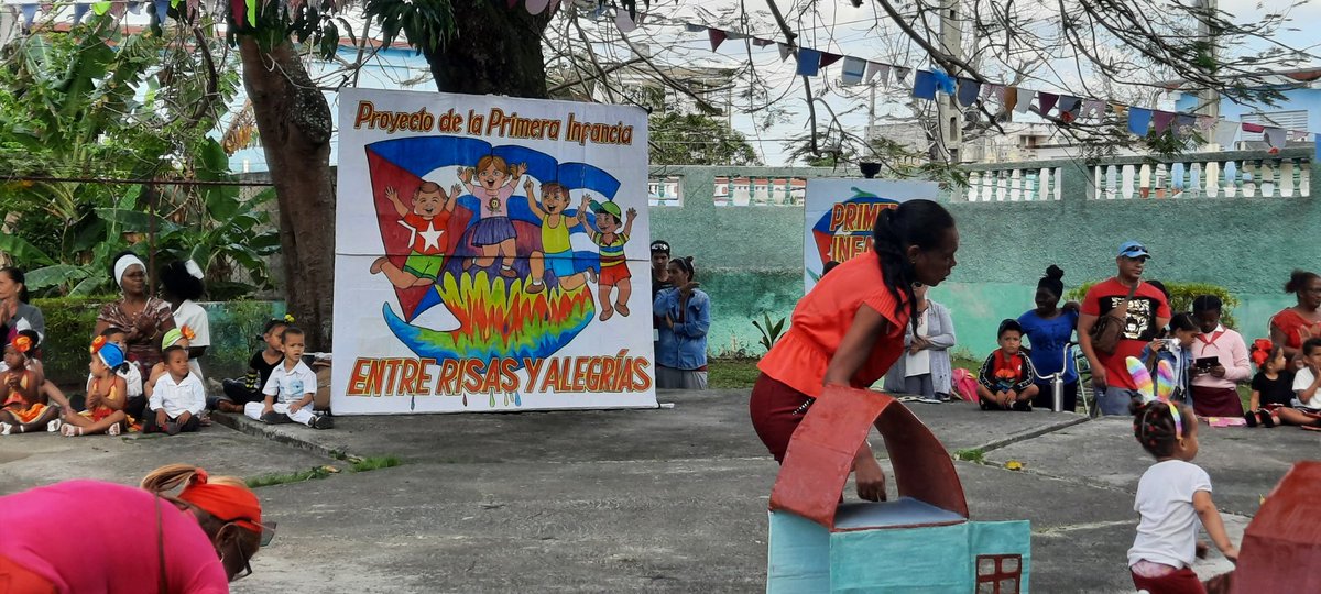rlicea_mojena's tweet photo. Con una fiesta de alegría y colores, los niños, las educadoras, y el pueblo pinero, celebran el 64 aniversario de la creación de los Círculos Infantiles, una maravillosa idea de nuestro Comandante en Jefe #FidelCastro y la inolvidable #VilmaEspín #IslaDeLaJuventud #SentirPinero https://t.co/vo3J6spJbp