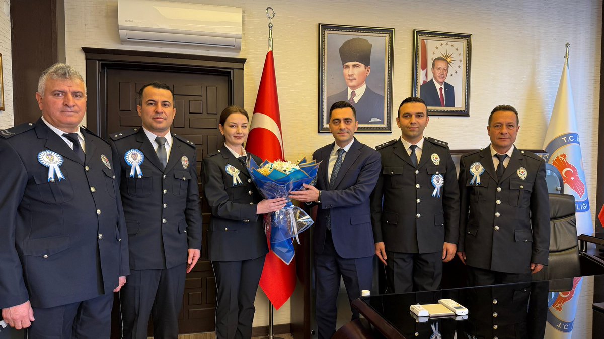 KavakKaymakaml's tweet photo. 🇹🇷 İlçe Emniyet Müdür v. Mustafa BALCI ve beraberindeki Emniyet personeli, Türk Polis Teşkilatı'nın kuruluşunun 180. yıldönümü ve 10 Nisan Polis Günü vesilesiyle Kaymakamımız Sn. Taha GENÇ’i ziyaret etti.

Aziz milletimizin huzuru ve refahı için 180 yıldır büyük bir özveriyle görev yapan Emniyet mensuplarımızın 10 Nisan Polis Günü ve Polis Haftası’nı kutlar, çalışmalarında kolaylık ve başarılar dileriz.

@TCSamsunValilik