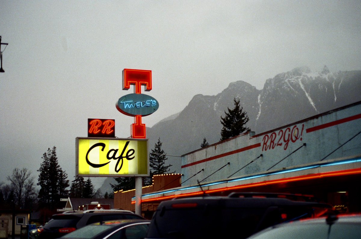 *✧・゚:* a *:・゚✧* tweet media