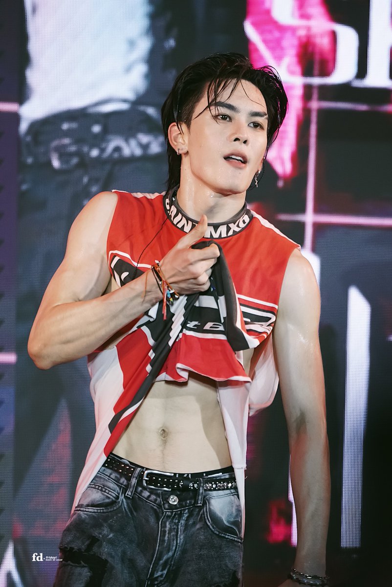 x_fridayy's tweet photo. TAKE IT OFF 🖤🔥🖤🔥🖤

JASPER SONGKRAN ICONSIAM
#JASPERxICONSIAM #Santapp https://t.co/G7beV2pXPW