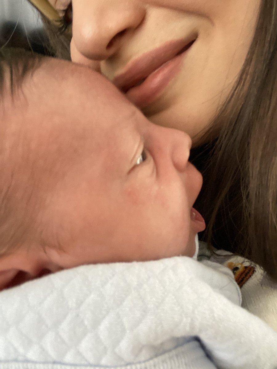 cicekpelin's tweet photo. İşte böyle, bir anda tüm hayatın artık eskisi gibi olmaz, olmasını da istemezsin. Çok güzel günlerimize halacım. ♥️ https://t.co/rdTd9EvYAu