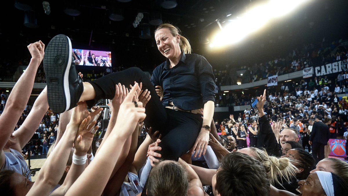 EuroCup Women (@eurocupwomen) on Twitter photo Just a year agoโฆ ๐ฅน
<a href="/londonlionsw/">London Lions</a> became the first ever British team to win a European trophy ๐๐
#EuroCupWomen x <a href="/gbbasketball/">Great Britain Basketball</a> Just a year agoโฆ ๐ฅน
<a href="/londonlionsw/">London Lions</a> became the first ever British team to win a European trophy ๐๐
#EuroCupWomen x <a href="/gbbasketball/">Great Britain Basketball</a>