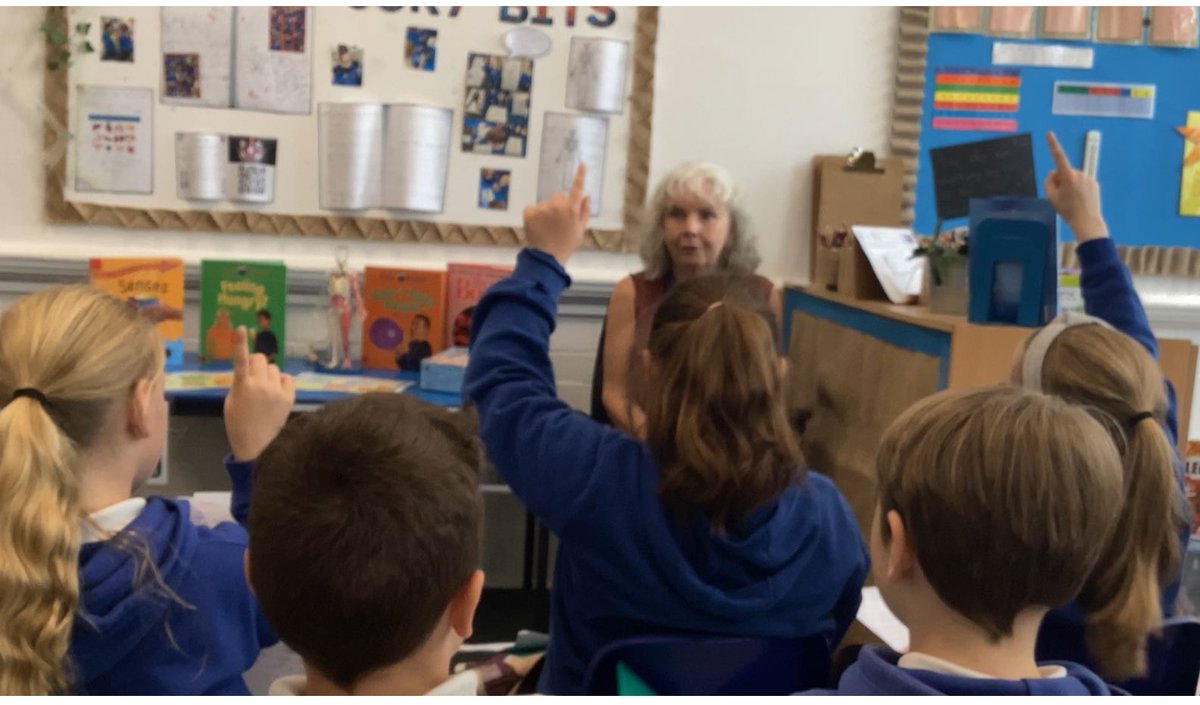 Today we used our open ended questions to interview a nurse and find out all about her job, linking with our theme. Thank you Mrs Powell for giving up your time to chat to us. Some of us have been inspired to work for the health service in the future👩‍⚕️