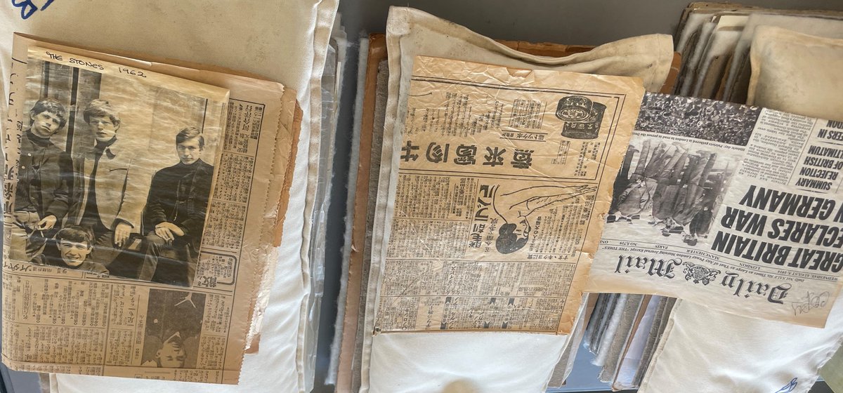 PlantHums_UK's tweet photo. Today #Kew_Gardens #humanities #PhD students visited Kew's #specimen mounting team to learn more about #botanical practices. We also learnt that specimens arrive on or in some very interesting papers! https://t.co/1QxHRQL1CZ