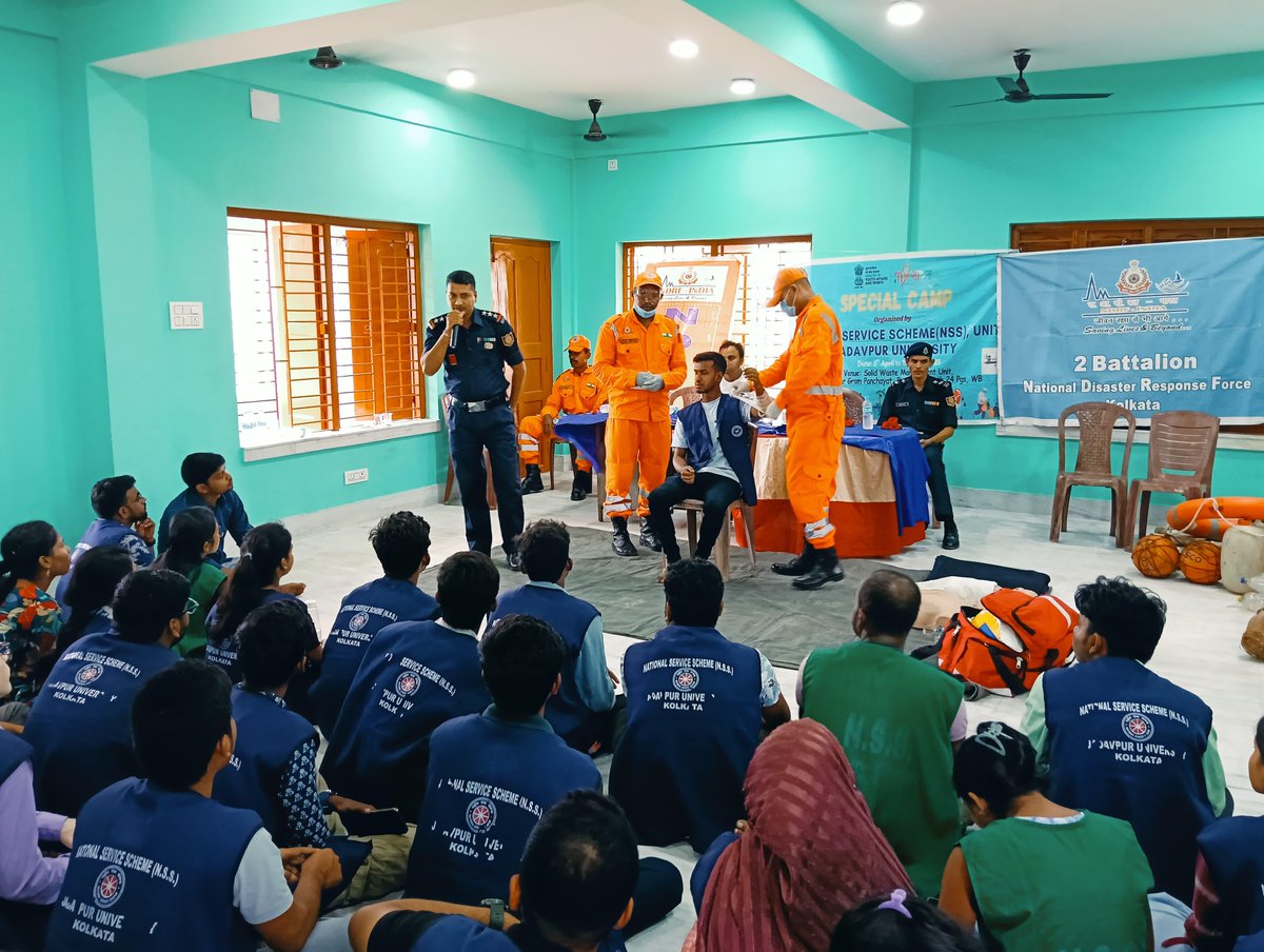 2 NDRF KOLKATA (@2_ndrf) on Twitter photo #BuildingCapacity
Team <a href="/2ndrf/">latrisha gaines</a> conducted Disaster Management Training at Mallickpur Gram Panchayat, Baruipur (W.B.), equipping the community with vital skills such as CPR, FBAO, soft tissue injury management & emergency response techniques.
#NDRF
#आपदा_सेवा_सदैव_सर्वत्र #BuildingCapacity
Team <a href="/2ndrf/">latrisha gaines</a> conducted Disaster Management Training at Mallickpur Gram Panchayat, Baruipur (W.B.), equipping the community with vital skills such as CPR, FBAO, soft tissue injury management & emergency response techniques.
#NDRF
#आपदा_सेवा_सदैव_सर्वत्र