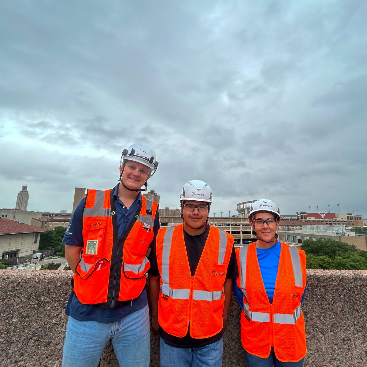 Our DVHS construction and welding program students recently participated in a hands-on job-shadowing experience with Flintco Construction! Guided by the site and project managers, students asked questions, observed daily operations, and gained firsthand insights into the job.