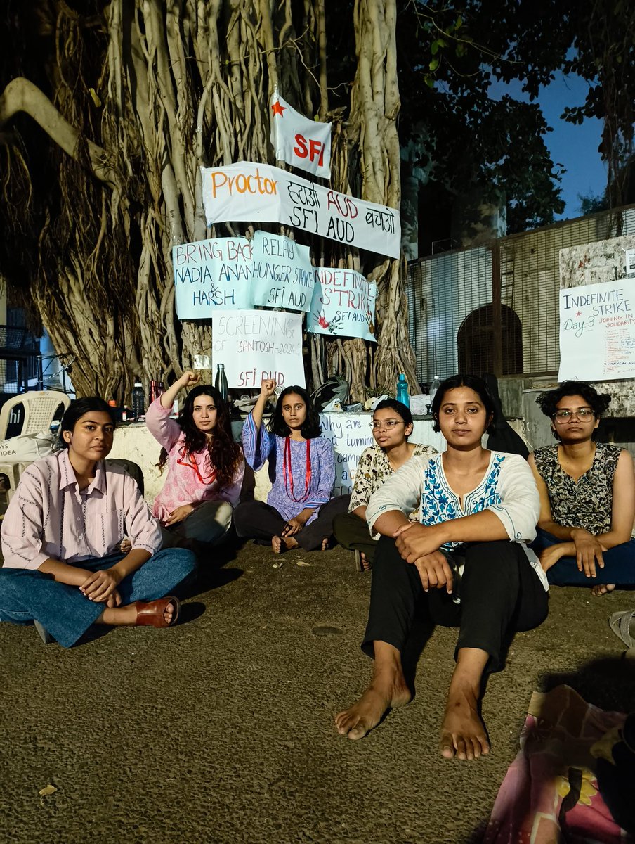 godlovesnadia's tweet photo. 6/
 Now the movement has escalated.
 An indefinite hunger strike has begun.
 Sharanya (AUD Union Treasurer) and Shefali (SFI Secretary) are refusing food &amp; water.
 They are sleeping on the campus roads.
 This is what courage looks like. https://t.co/ku9O0HNrmb