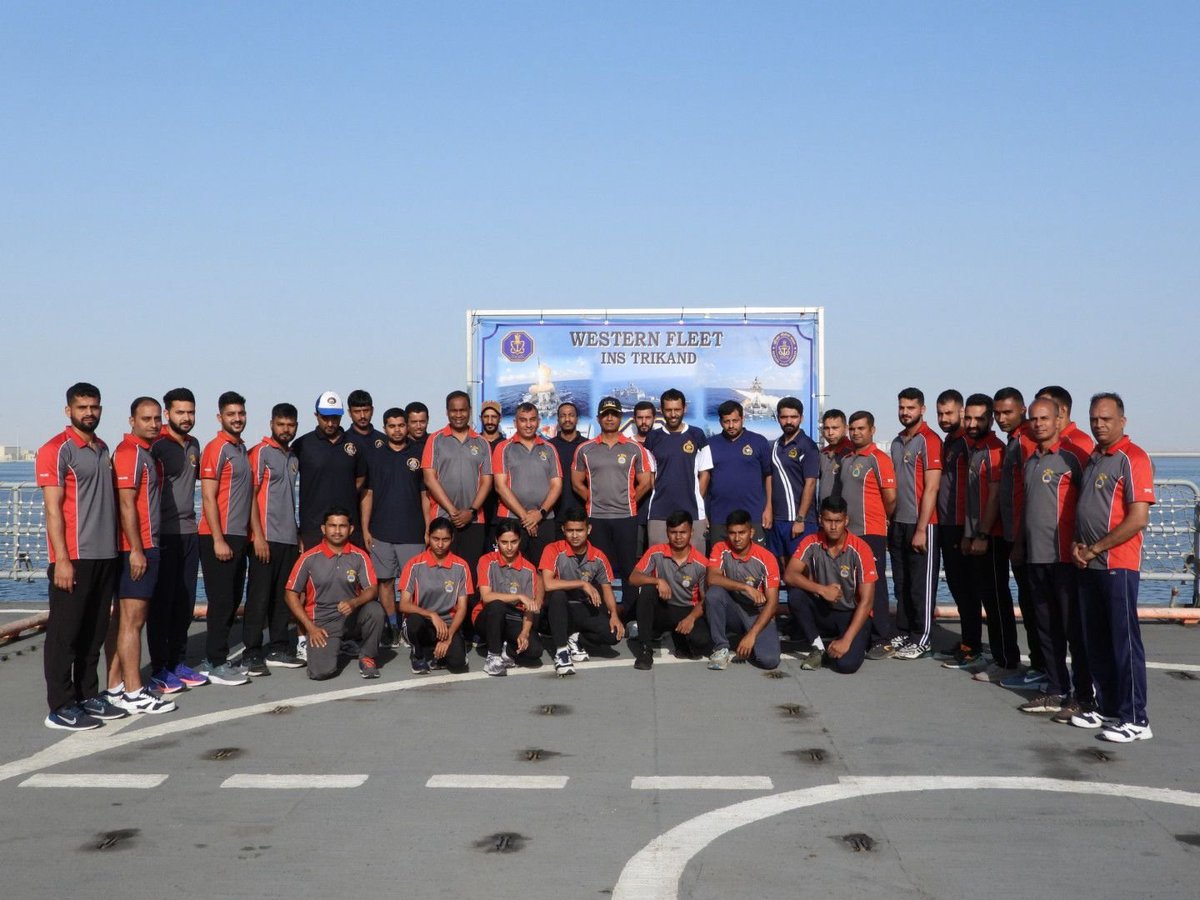 airnewsalerts's tweet photo. Building #BridgesofFriendship through Yoga!

#INSTrikand, on mission in the Western Indian Ocean, made a port call at Duqm for an Operational Turn Around.

A rejuvenating #Yoga session onboard brought together the ship’s crew & Royal Navy of Oman personnel fostering friendship & regional harmony.

#YogaForWellness | @Indemb_Muscat @IN_WNC @MG_MOD_OMAN @moayush