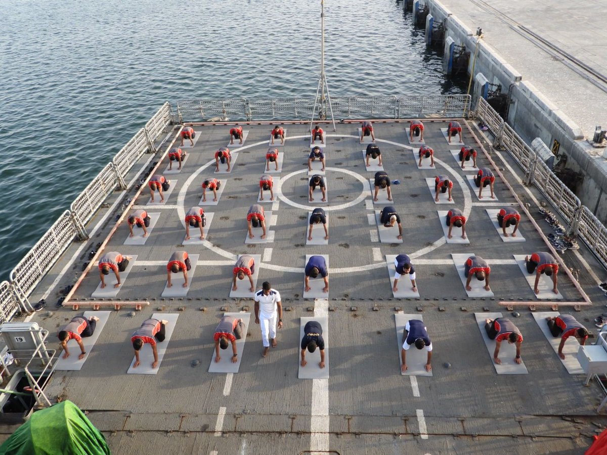 airnewsalerts's tweet photo. Building #BridgesofFriendship through Yoga!

#INSTrikand, on mission in the Western Indian Ocean, made a port call at Duqm for an Operational Turn Around.

A rejuvenating #Yoga session onboard brought together the ship’s crew & Royal Navy of Oman personnel fostering friendship & regional harmony.

#YogaForWellness | @Indemb_Muscat @IN_WNC @MG_MOD_OMAN @moayush