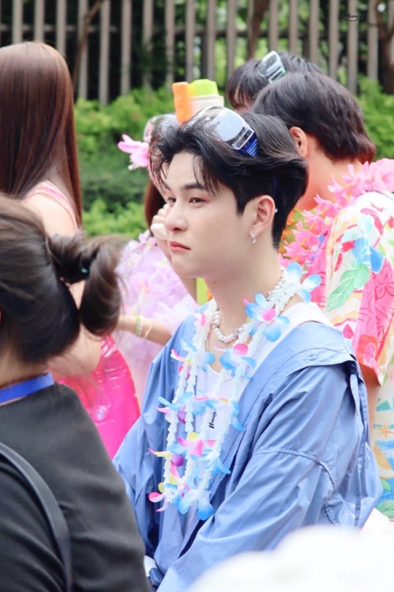 ก็มันร้อนอะเนาะ 

#ArtPakpoom